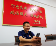 母亲节/新疆森林消防员把爱送回家