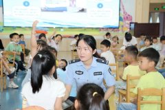 安全教育从娃娃抓起！女警进校园宣讲“防溺水”