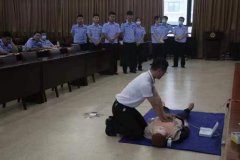有效提升应急救援能力 长航水警组织开展水域救生培训