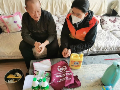 自治区民政厅2022年社会组织公益创投“乐龄陪伴关爱老人”服务项目 | 入户打扫卫生 情暖空巢老人