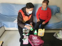 自治区民政厅2022年社会组织公益创投“乐龄陪伴关爱老人”服务项目 | 情暖独居老人 爱心打扫卫生