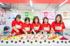 青岛市北校园“沉浸式陪餐”饱含教育智慧