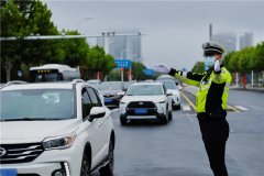 黄岛交警全力护航“端午”小长假