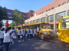 青岛莱西交通发展公司58部客车 接送2600名高中生学业水平考试