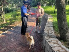 青岛崂山区综合行政执法局开展文明养犬 有你有我