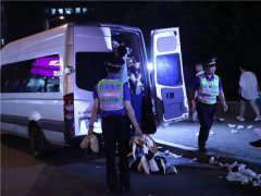 青岛崂山区开展夏季市容秩序执法夜查行动