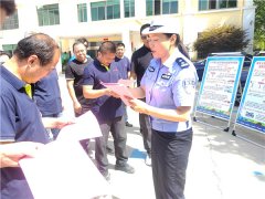 车管“网红车”可以打卡啦！ 黄岛交警便民服务进“商圈”