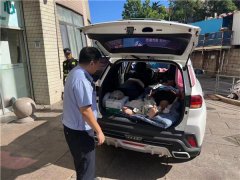 老人突发脑梗，青岛市北交警紧急开道送医