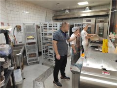 路遇行人情况危 青岛胶州市阜安街道杨刚见义勇为勇相助