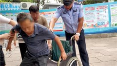 外地游客突然发病呕吐不止，青岛市南警车开道一路护送