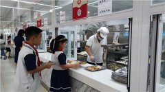 青岛崂山区市场监管局金家岭所服务型执法护航校园“开学季”