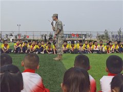 青岛即墨区开展“全民国防教育月”首场活动进校园