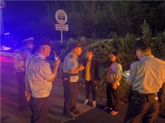 女孩不满父母包办婚姻出逃青岛打工四年后被父母胁迫带回，途径黄岛东收费站时机智报警求助