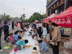 青岛莱西市水集街道举办“童心向党迎国庆 百米长卷绘中华” 大型绘画活动