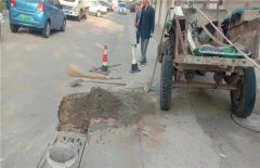 青岛莱西水集街道及时修复破损路面  持续推进城市更新
