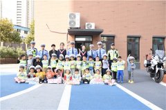青岛市北交警进校园 安全润童心