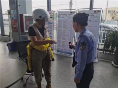 我为群众办实事-城阳交警大队车管所热心帮助受伤群众办理业务赢得群众赞誉