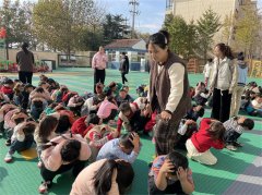 青岛胶州市胶莱中心幼儿园开展防空防灾紧急疏散演习活动