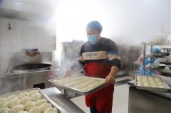 青岛莱西：沽河街道“幸福食堂”让社区飘出“暖心味”