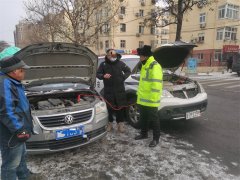 战风雪 保安全 护平安 ，青岛市北交警风雪之路我守护