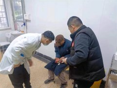 青岛市北交警接力救助断指伤者及时就医