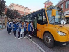  青岛莱西：34部校车助力高三学生英语听力测试