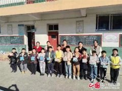 淳美之声及麦克美高创始人淳于金章先生向偏远山区孩子捐赠8万多元文具