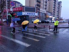 出动警力2200余人次，设置岗位420余处 青岛交警全力保障恶劣天气岛城道路安全管理工作
