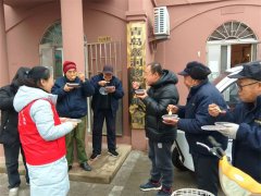 【2024春节山东乡村文化旅游节】青岛莱西水集街道长岛中路社区举办“腊八送温情，粥到暖人心”主题活动