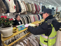 青岛西海岸新区隐珠街道：清理违规小广告 营造清新整洁环境