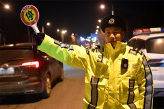 多措并举 全力以赴 护航春运 ， 青岛市交警召开春运道路交通安全管理工作新闻通气会