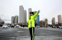 以雪为令！黄岛交警守护群众平安路