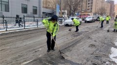 雨雪寒潮来袭， 青岛市北交警守护出行平安