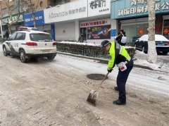 雨雪持续，青岛市北交警雪中守护热度依旧