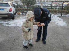 萌娃走失街头，城阳正阳路派出所民警助其回家