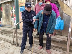 青岛市公安局海岸警察支队海口派出所开展“传承雷锋精神”便民志愿服务活动