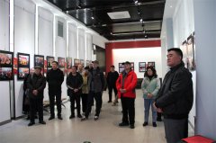 万钢祝民俗摄影展在青岛市北区文化馆盛大开幕