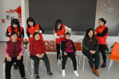 青岛即墨:别样“二月二” 志愿者为小区居民爱心理发
