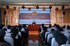 以“演”筑防 呵护成长——胶州公安开展学校安全培训暨应急演练