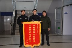 92岁老人走失！胶州民警联合志愿者凌晨寻回
