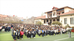 青岛市实验小学举办“毽球进校园”活动启动仪式，引领校园体育新风尚