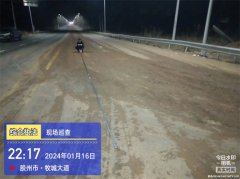 胶州里岔镇综合行政执法中队重拳出击整治渣土车“滴撒漏”和封盖不严行为