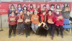 “手工拾趣，润心育美”青岛市南区江苏路街道联合中国海洋大学组织开展手工麻绳编织活动