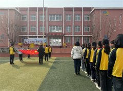 平度市龙山小学开展学雷锋系列活动