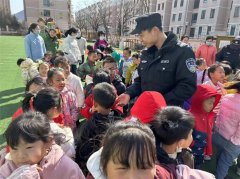 青岛城阳惜福镇派出所开展“保平安.反恐怖”主题金盾志愿宣传活动