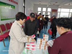 我为群众办实事——李哥庄镇人大代表联组开展“关爱老人送温暖”主题实践活动