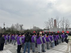 胶州民警及志愿者一路倾情守护，只因这支700余人的队伍是为了他们而来