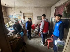 包饺子、换电线、打扫卫生……胶州公安“义警联盟”走访慰问辖区老人