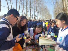 雨露滋养心田，学子传递爱心 ——即墨区环秀中学举办第八届雨露公益爱心义卖活动