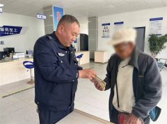 老人大意遗失钱包 胶州市公安局铺集派出所民警为民解忧速寻回